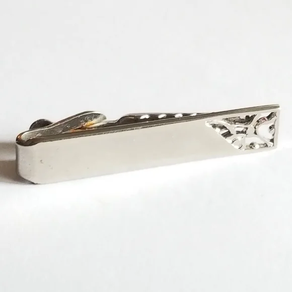 Relisted - vintage tie clip Silver tone metal tie bar mens jewelry cutout - Picture 1 of 8